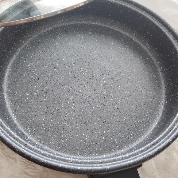 Curtis stone Durapan electric skillet, grill - Picture 4 of 5